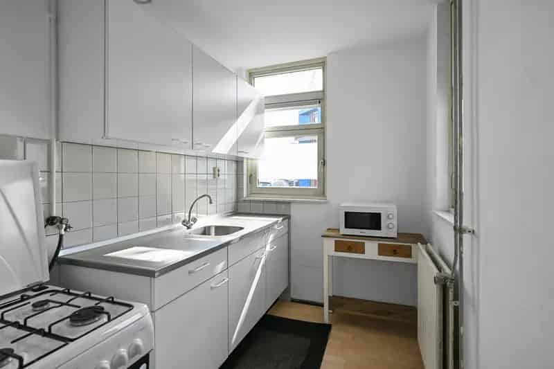 Tweekamerappartement Amsterdam begane grond nabij ArenA