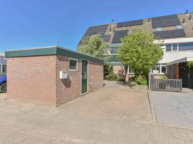 Royale 4 Slaapkamers Een gezinswoning in Kampen