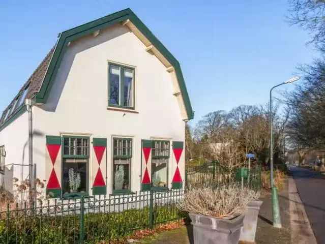 Vrijstaande woonboerderij Ankeveen Landelijk gelegen