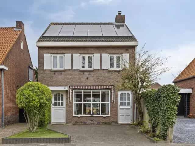 Ruime woning met 4 slaapkamers te koop in Roosendaal