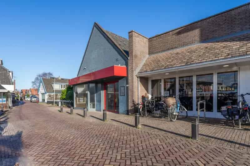 Winkel met Woonhuis Noord Scharwoude Nabij Albert Heijn