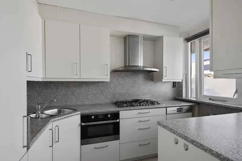 Ruime Tussenwoning met 4 Slaapkamers en Tuin te Koop
