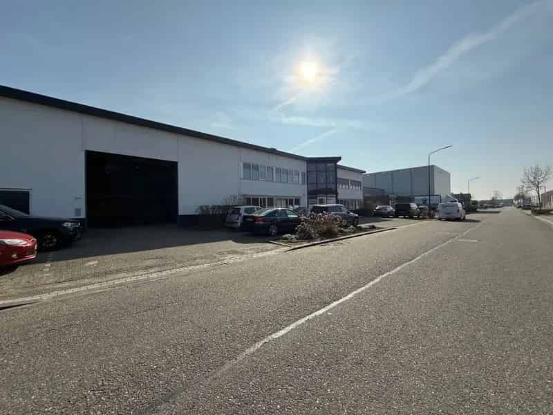 Bedrijfshal te Huur Giessen 500m2 Kantoor Kantine