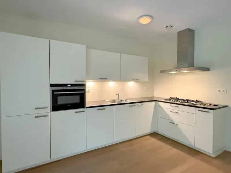 Appartement 79m2 te huur 2 slaapkamers terras parkeerplaats 60 plussers