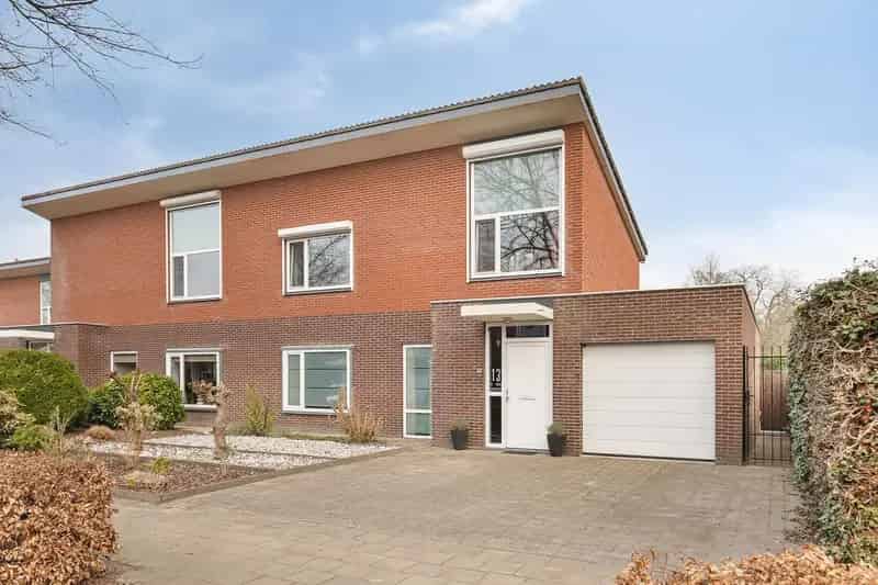 Instapklare gezinswoning met uitbouw Clinge
