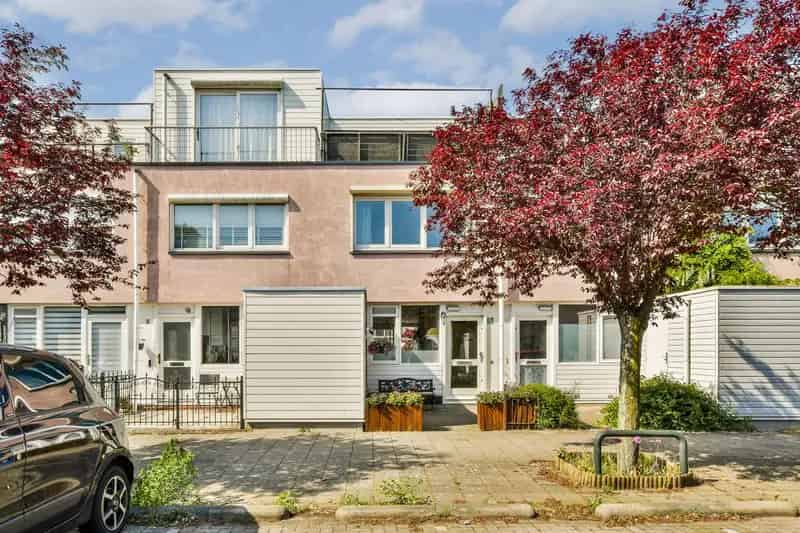 Amsterdam Noord: Ruime Familiewoning 3 slaapkamers, Tuin, Dakterras