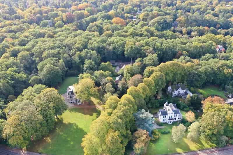 Riante Villa Courbe Voie te Baarn