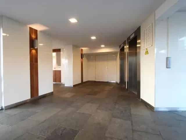 2 Slaapkamer Appartement Amsterdam Noord Metro Prive Parkeerplaats