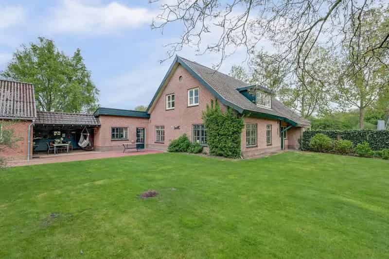 Vrijstaande woning Weurt ruim perceel paardenstallen