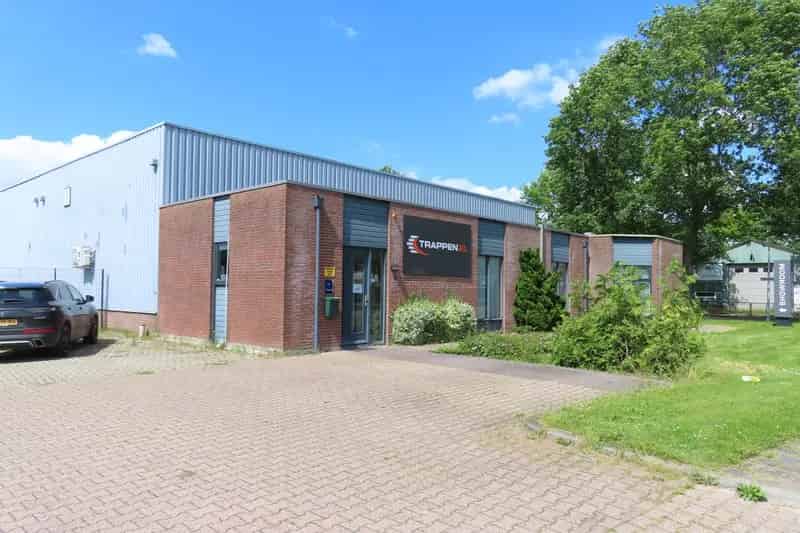 Bedrijfshal te Huur Hoogeveen 306m² Showroom Magazijn Kantoor