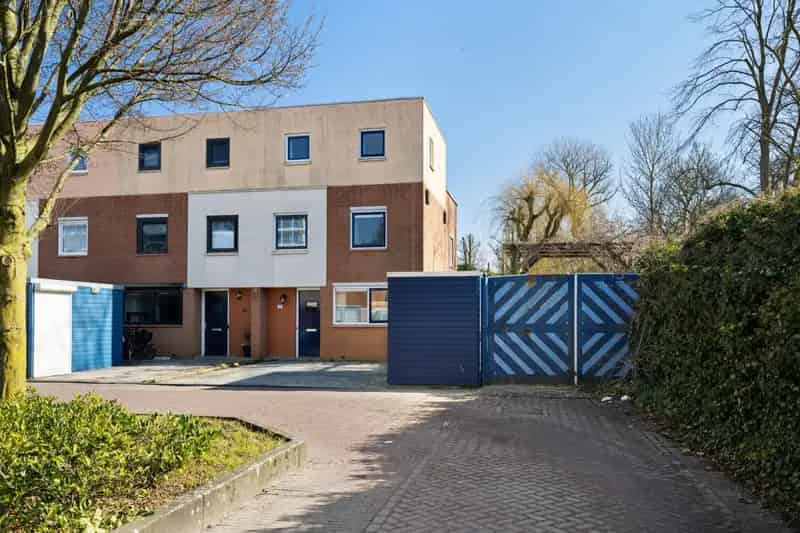 Gezinswoning met Tuin aan het Water