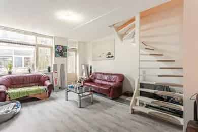 102 m2 Winkelruimte Rotterdam: Beleggingsobject Verhuurde Dubbele Benedenwoning