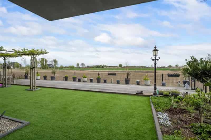 Perengaard 49: Luxe Appartement met Ruim Terras