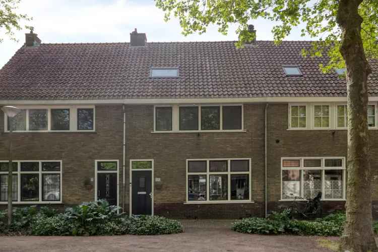 Ruime Jaren 30 Woning Middelburg Nabij Binnenstad 4 Slaapkamers