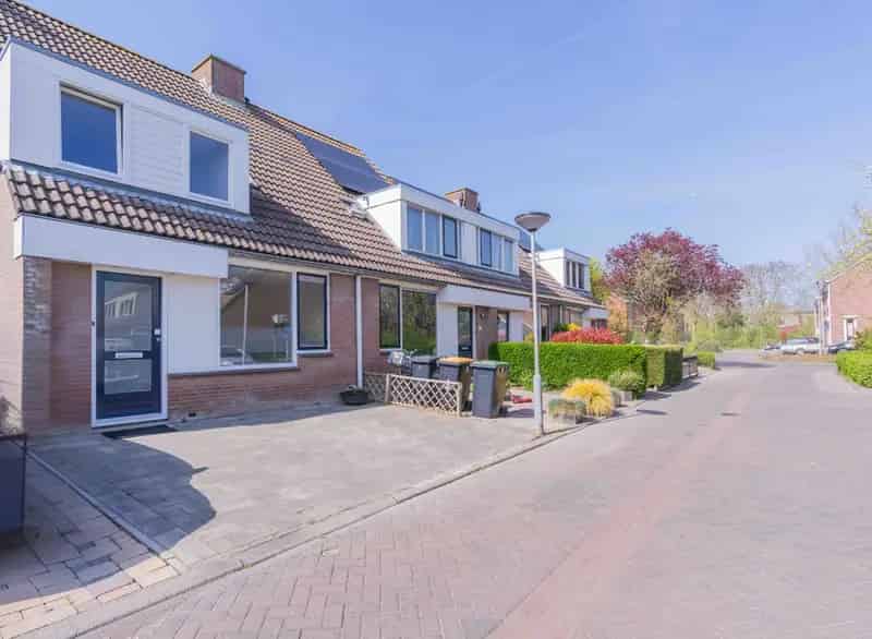 Tussenwoning Poortambacht 3 slaapkamers moderne badkamer tuin