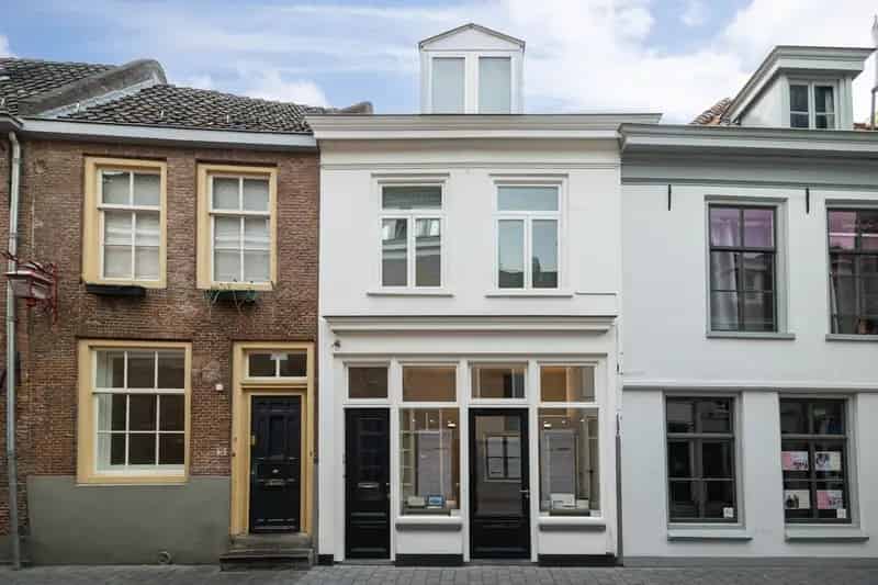 Huis te koop Lange Putstraat Den Bosch 4 woonlagen zonnig dakterras