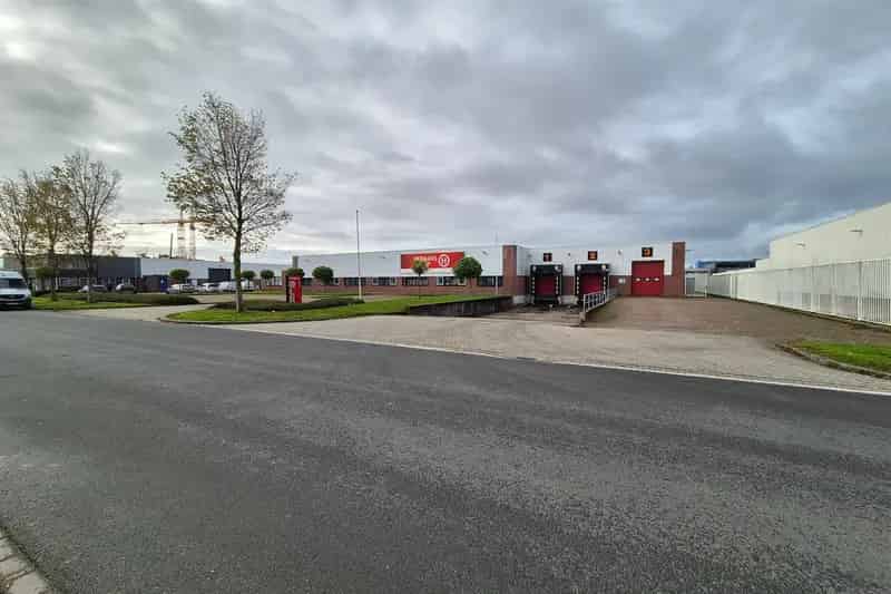 Bedrijfscomplex te Koop of te Huur Grootschalig en Vrijstaand