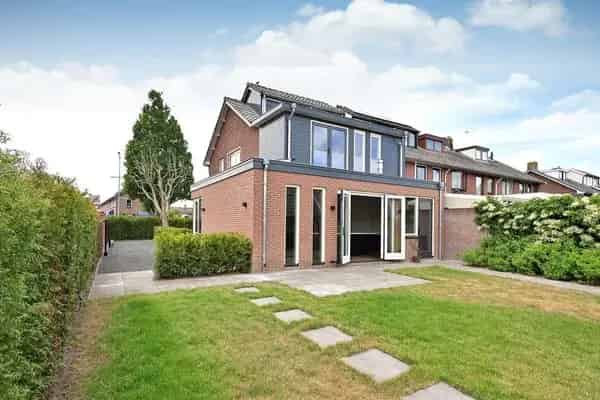 Gerenoveerde Hoekwoning Huizen 4 slaapkamers 2 badkamers