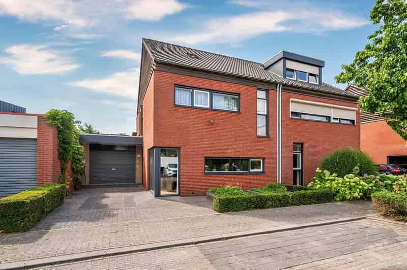 Halfvrijstaande woning Venlo Zuid 4 slaapkamers 19 zonnepanelen
