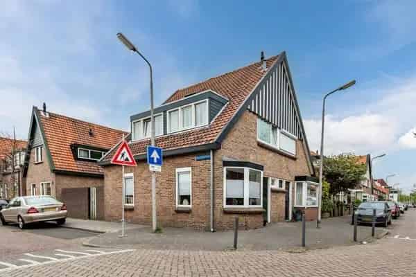 Jaren 30 woning IJmuiden 3 slaapkamers moderne keuken tuin