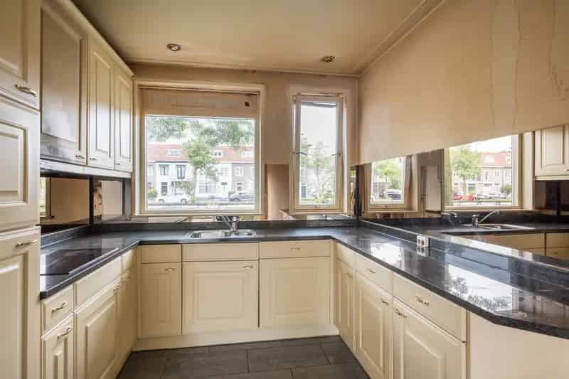Tussenwoning Haarlem te renoveren 114m2 diepe tuin