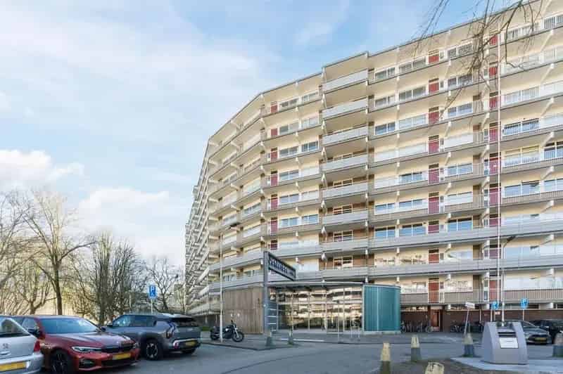 Ruim 4-kamer appartement nabij Randstadrail en Winkelcentrum Meerzicht