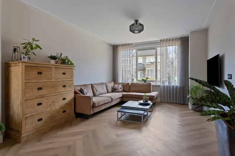 Huis te koop Waalwijk 5 slaapkamers luxe keuken tuin
