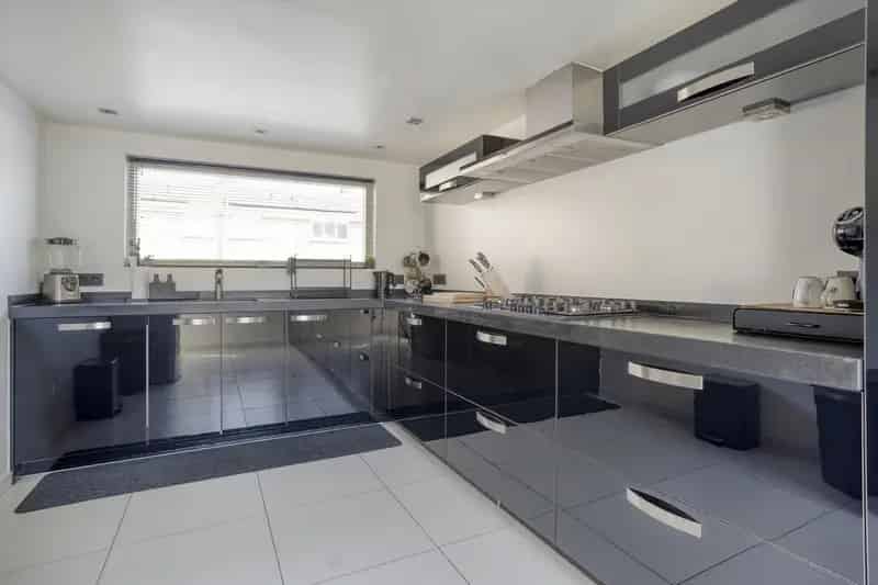 Ruime Instapklare 2-onder-1-kapwoning Sint Jansteen