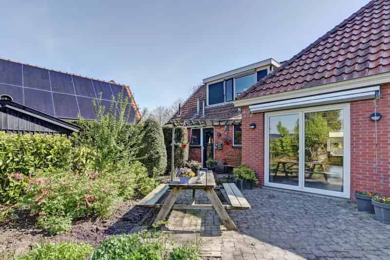Vrijstaande woning Oudebildtzijl 3 slaapkamers grote tuin