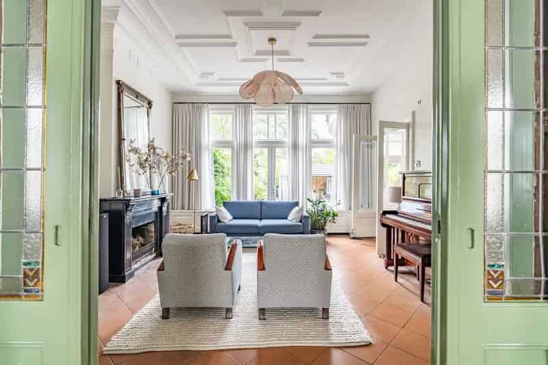 Zevenkamer woning aan park Voorschoten