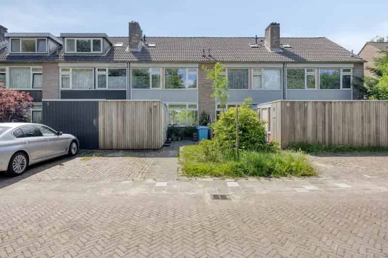 Ruime 5-kamer woning te koop in Delft De Buitenhof