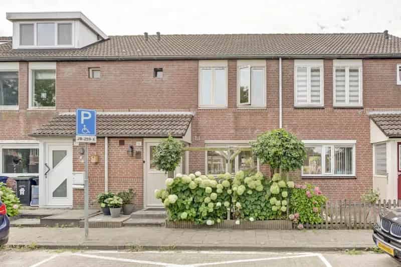 Huis te koop Almere Waterwijk 4 slaapkamers tuin energielabel A
