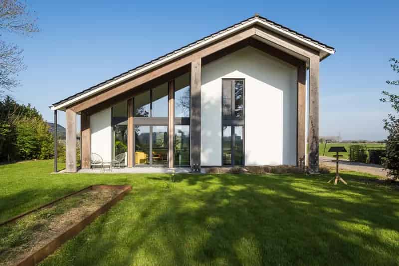 Luxe Duurzame Villa met Zwembad en Weiland Nabij A15 en A2