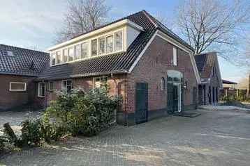 5-kamer Eengezinswoning 2-onder-1-kap te Huur