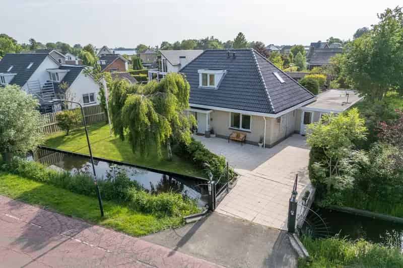Huis te koop Vinkeveen: Luxe villa aan het water