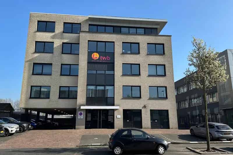 Kantoor te huur Bergen op Zoom  Energielabel A  384m2