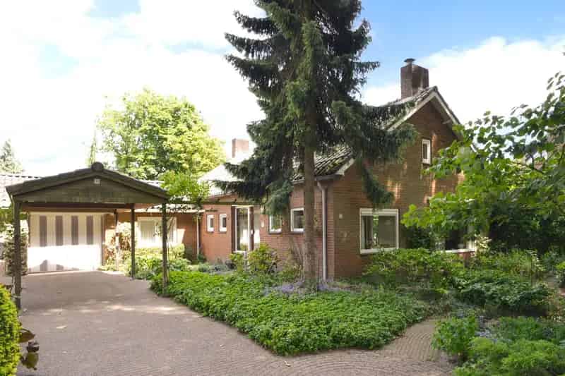 Semi-bungalow te Huizen Ruime Tuin Carport 136m2
