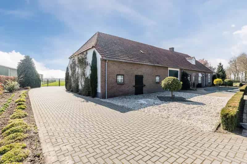 Vrijstaande Boerderij Budel Ruim Perceel 3500m2