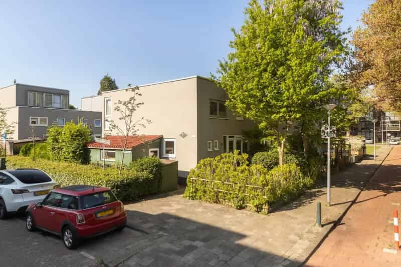 Hoekwoning Hillegersberg 3 slaapkamers grote tuin