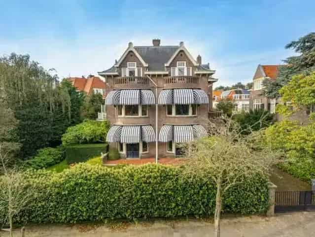 Huis met Ronde Ramen Klattepark Den Haag