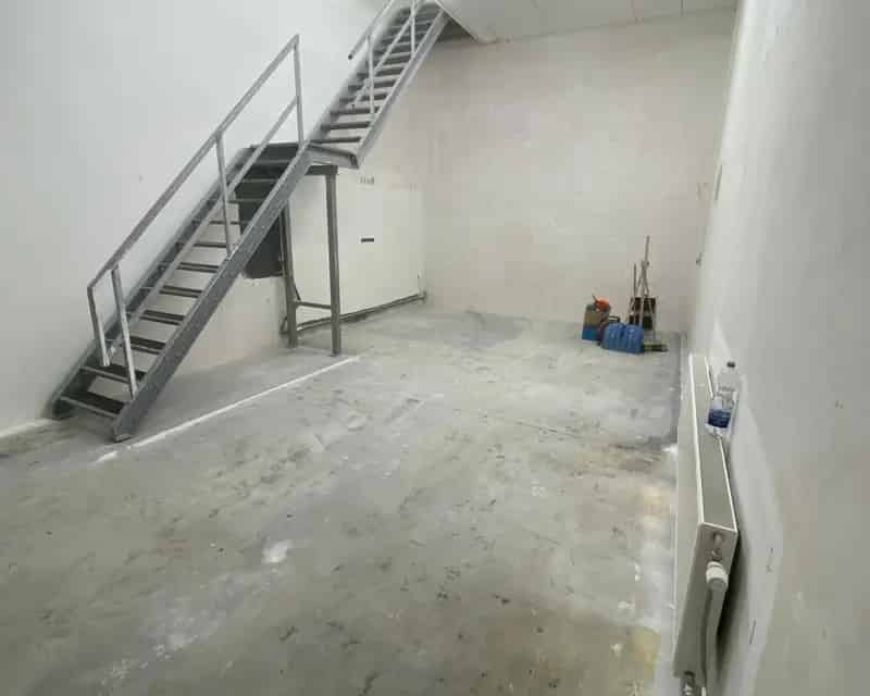 Bedrijfshal te Huur Emmen 100m² Kantoor Opslag