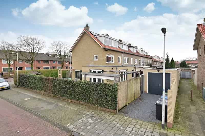 Huis te koop Bussum Laarderweg: Ruime Hoekwoning 3 slaapkamers