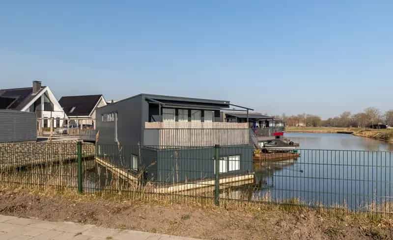 Unieke Woonark te Koop op Urk