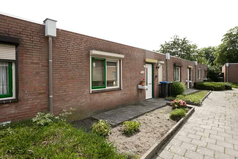 Gelijkvloerse Bungalow Nabij Winkelcentrum