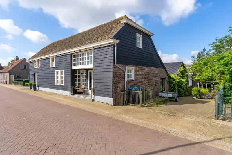 Bedrijfshal Hank te koop: Woonwerkcombinatie met 500m2 bedrijfsruimte