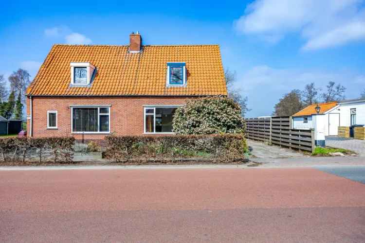Twee Onder Een Kapwoning Oostwold 415m2 3 slaapkamers Ruime Tuin Modernisering