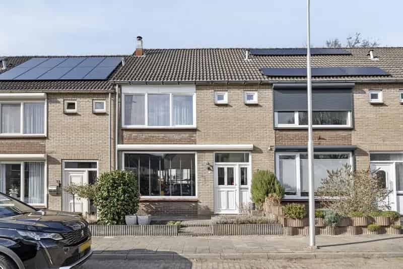 Instapklare Tussenwoning Hoogerheide 4 Slaapkamers 120m2