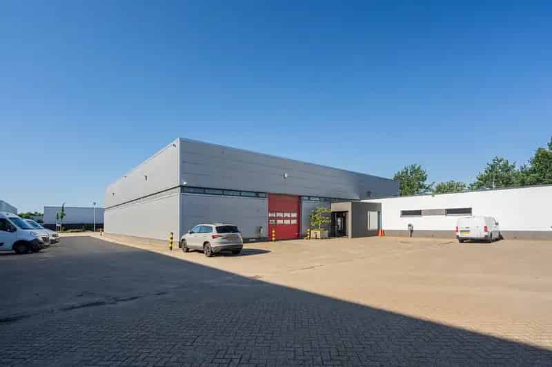 Bedrijfshal te Huur Maastricht - 900m² BVO + Kantoren
