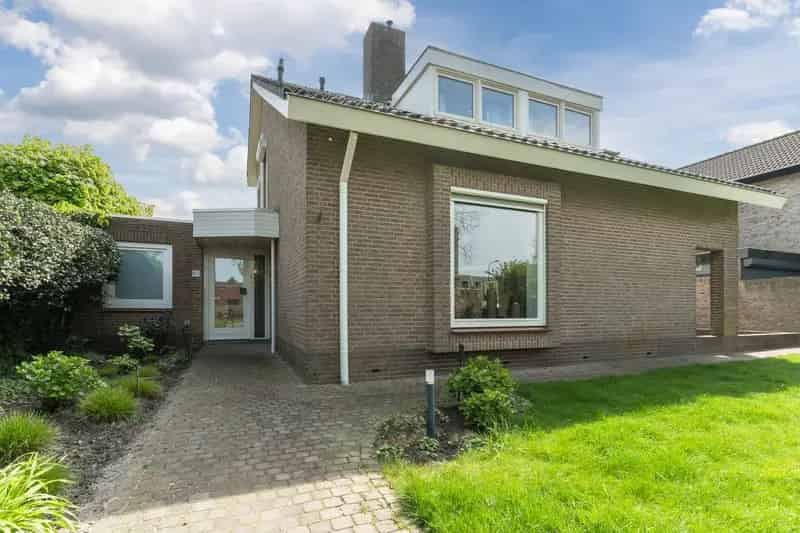 Huis te koop: bedrijfswoning met hal Bunschoten-Spakenburg