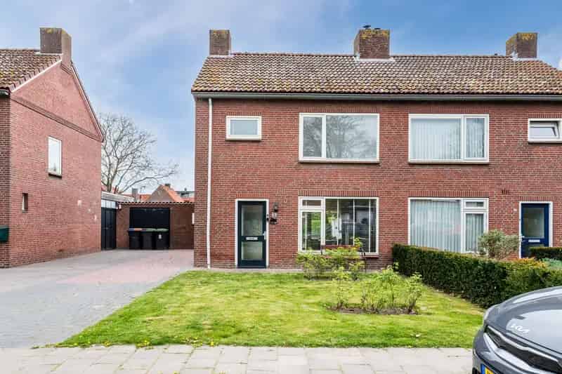 Tweekapper Udenhout 3 slaapkamers grote tuin uitbouwmogelijkheden